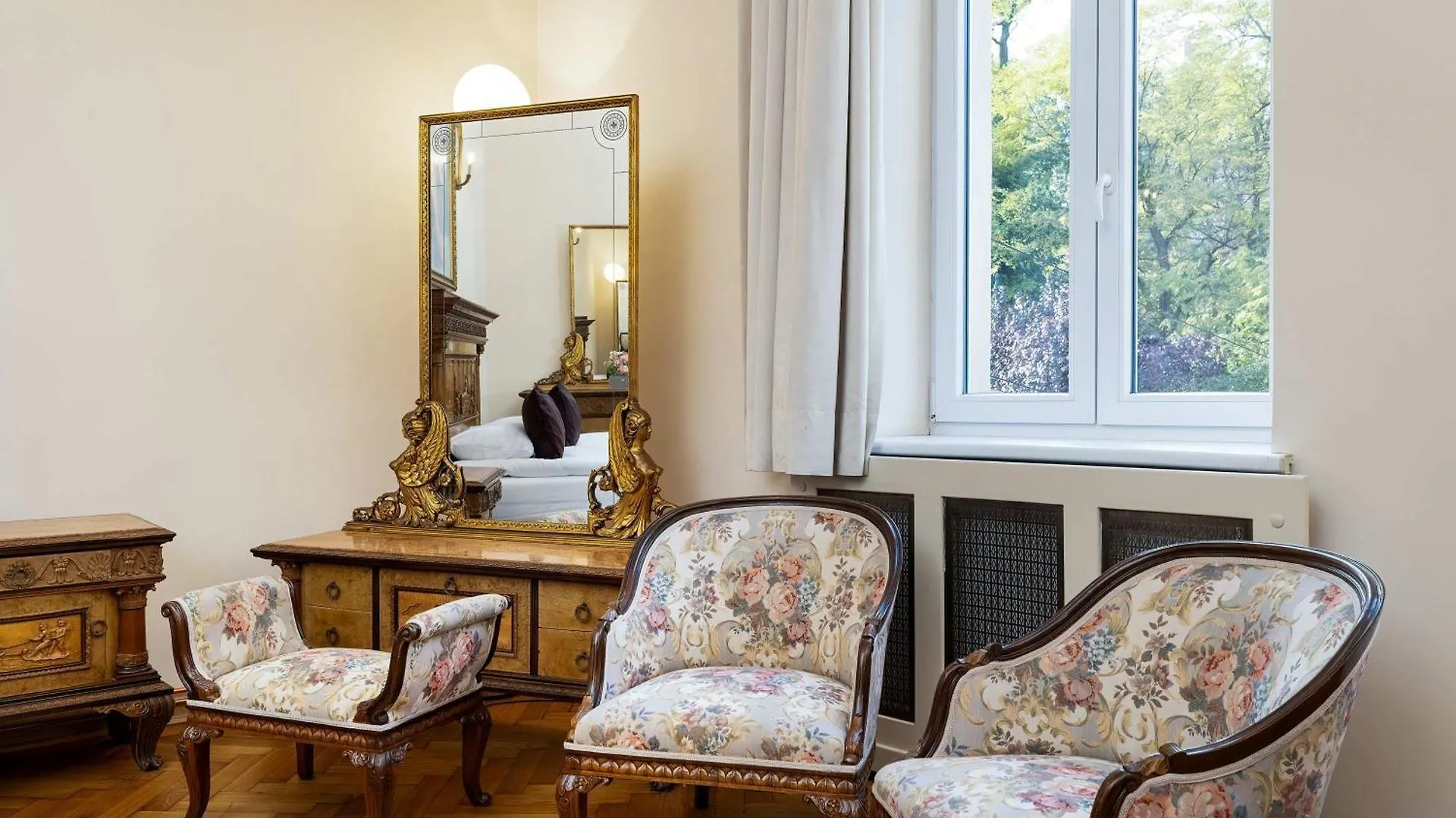Efektowny I Przestronny Apartament W Centrum Krakowa Blisko Rynku I Parku By Noclegi Renters Krakow